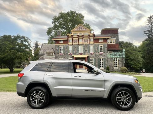 Used 2019 Jeep Grand Cherokee Limited w/ Luxury Group II AWD/4WD image 12