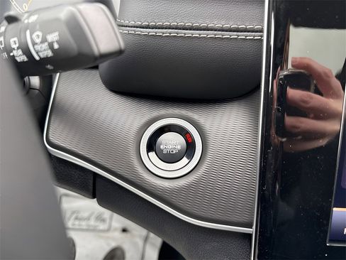 New 2025 Jeep Grand Cherokee L Altitude image 34