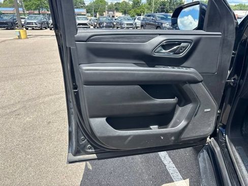 Used 2023 GMC Yukon SLT w/ SLT Premium Package AWD/4WD image 18