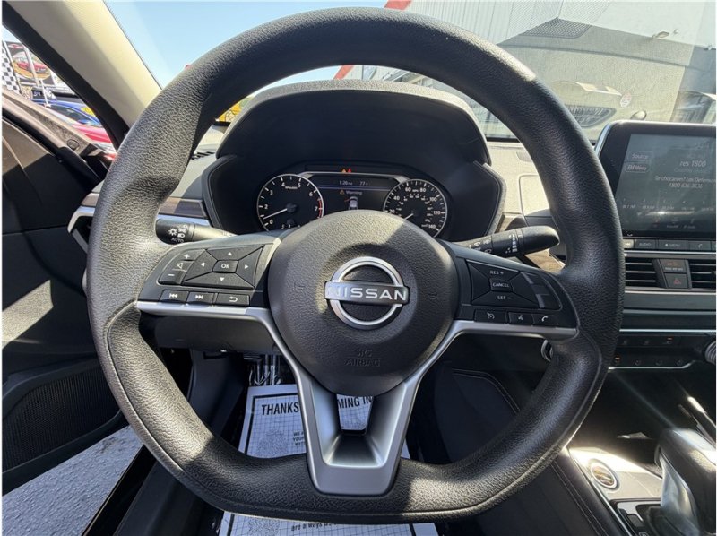 Used 2023 Nissan Altima 2.5 SV FWD image 28