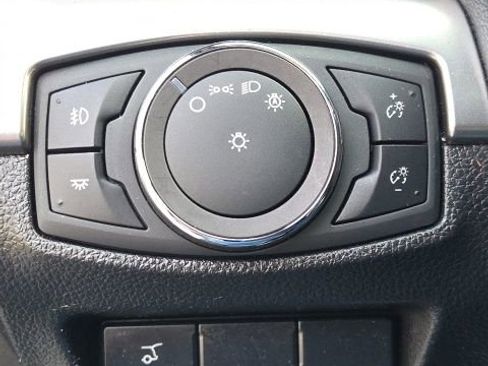 Certified 2019 Ford Explorer XLT w/ Equipment Group 202A image 27