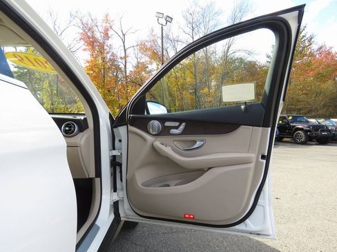 Used 2019 Mercedes-Benz GLC 300 4MATIC image 13