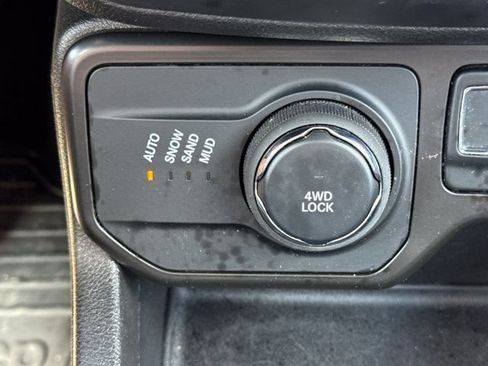 Used 2022 Jeep Renegade Latitude w/ Convenience Group AWD/4WD image 18