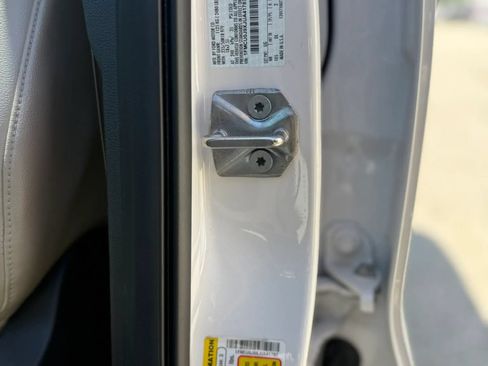 Used 2018 Ford Escape Titanium FWD image 34