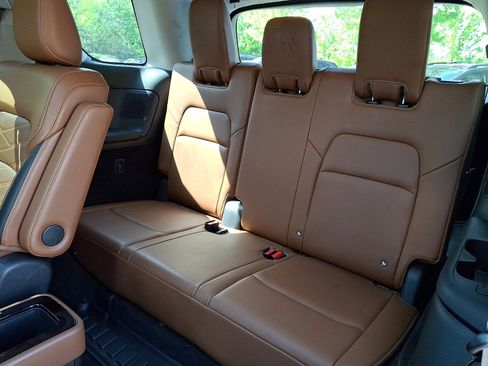 Used 2023 Nissan Pathfinder Platinum AWD/4WD image 10