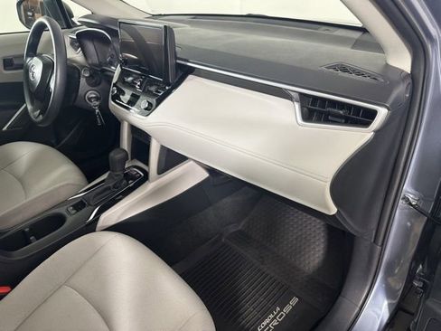 Used 2025 Toyota Corolla Cross L AWD/4WD image 29