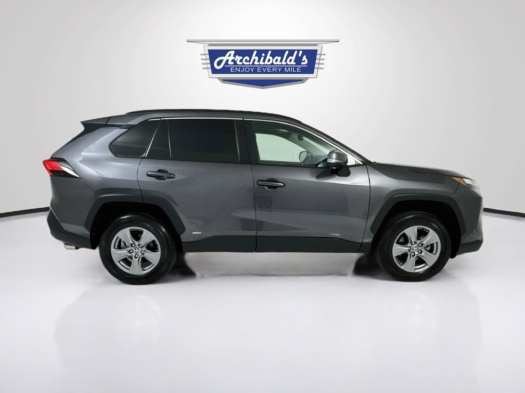 Used 2022 Toyota RAV4 XLE w/ Convenience Package AWD/4WD image 9