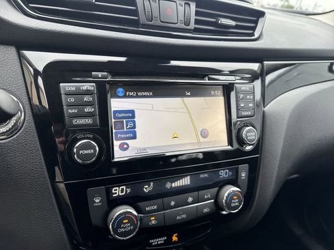 Used 2017 Nissan Rogue Sport SL w/ SL Premium Package image 20