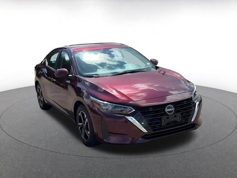 Used 2025 Nissan Sentra SV FWD image 3