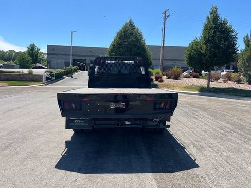 Used 2021 RAM 3500 Tradesman w/ Chrome Appearance Group AWD/4WD image 4