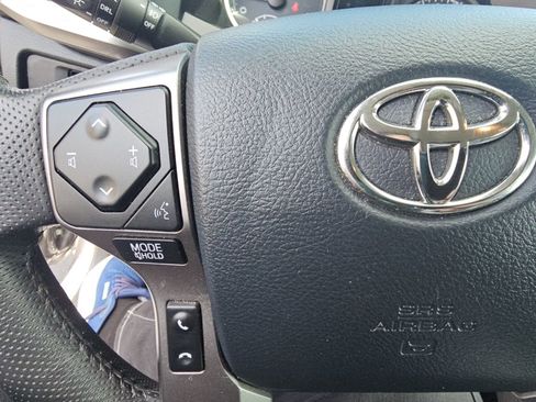 Used 2019 Toyota Tacoma SR5 AWD/4WD image 11