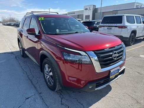 Used 2022 Nissan Pathfinder SL image 2
