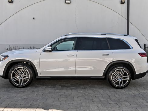 Used 2024 Mercedes-Benz GLS 450 4MATIC image 10