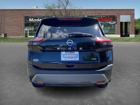 Used 2023 Nissan Rogue S image 3