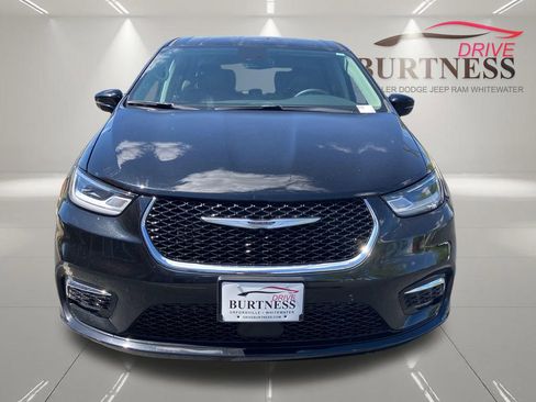 Used 2024 Chrysler Pacifica Touring-L FWD image 10