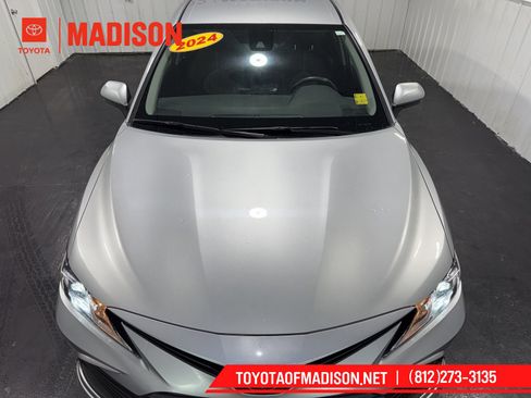Used 2024 Toyota Camry LE image 5