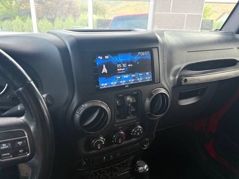 Used 2018 Jeep Wrangler Unlimited Sport S AWD/4WD image 25