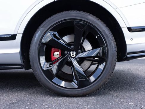 Certified 2024 Bentley Bentayga Extended Wheelbase image 50