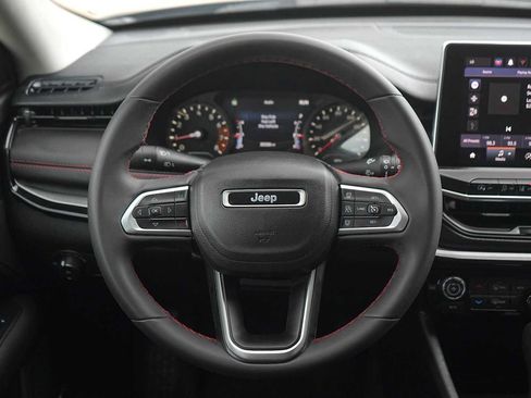 Used 2022 Jeep Compass Trailhawk w/ Sun and Sound Group AWD/4WD image 16