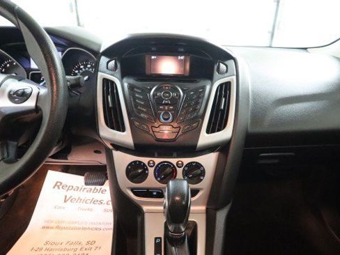 Used 2014 Ford Focus SE FWD image 12