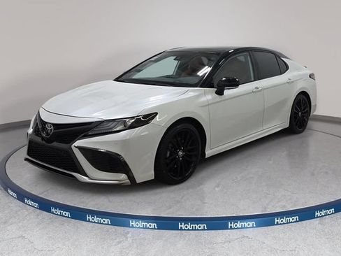 Used 2022 Toyota Camry XSE w/ Navigation Package FWD image 1