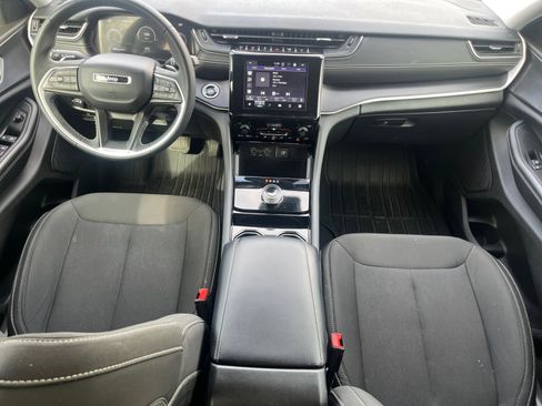 Used 2023 Jeep Grand Cherokee L Laredo image 16