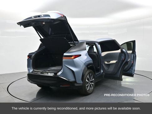 Used 2023 Lexus RZ 450e Premium image 39