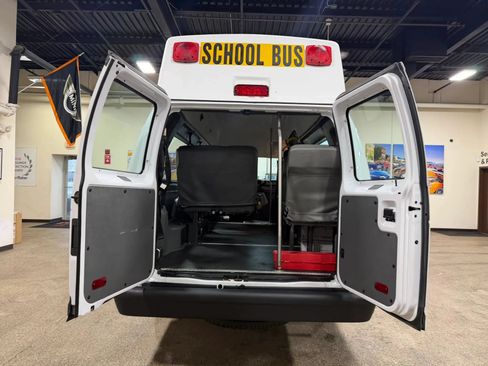 Used 2014 Ford E-250 and Econoline 250 Extended w/ Power Group RWD image 18