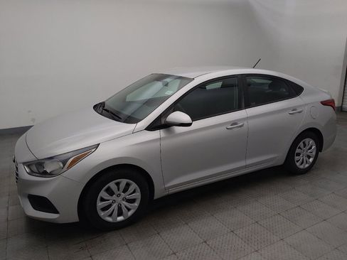 Used 2022 Hyundai Accent SE FWD image 2