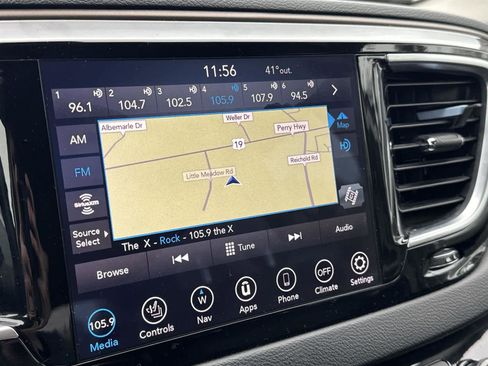 Used 2018 Chrysler Pacifica Touring-L Plus image 20