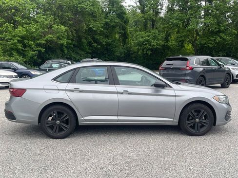 Used 2022 Volkswagen Jetta SE w/ Panoramic Sunroof Package FWD image 4