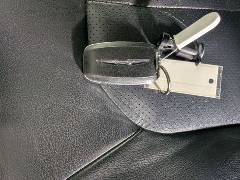 Used 2018 Chrysler Pacifica Touring-L FWD image 28