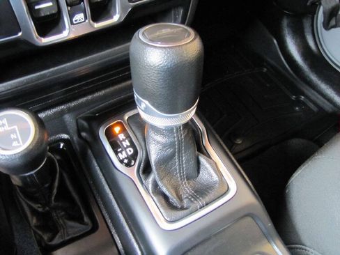 Used 2021 Jeep Gladiator Sport AWD/4WD image 51