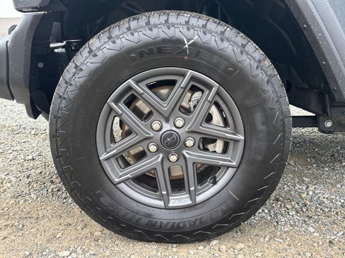 Used 2025 Jeep Wrangler Sport S image 25