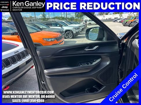 Used 2025 Jeep Grand Cherokee L Laredo AWD/4WD image 13