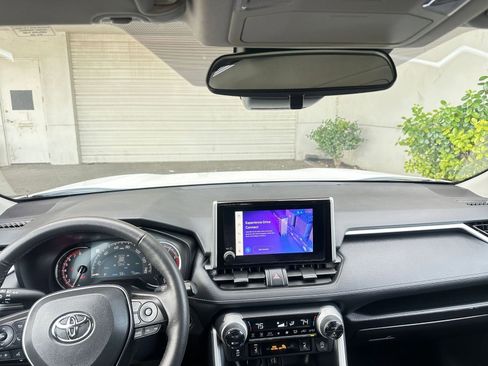 Used 2025 Toyota RAV4 XLE image 33