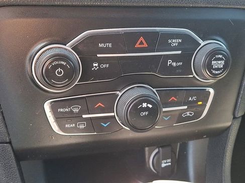 Used 2019 Dodge Charger SXT w/ Plus Group RWD image 15