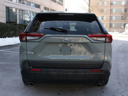 Used 2019 Toyota RAV4 XLE w/ Convenience Package image 7