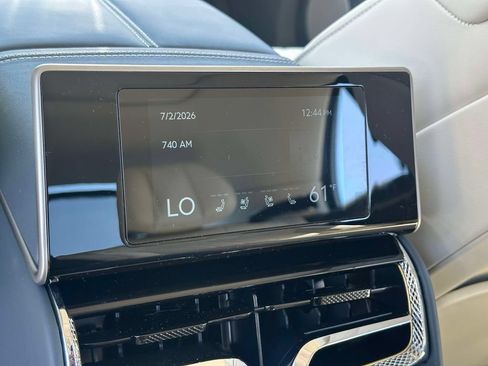 Used 2024 Bentley Flying Spur V8 AWD/4WD image 22