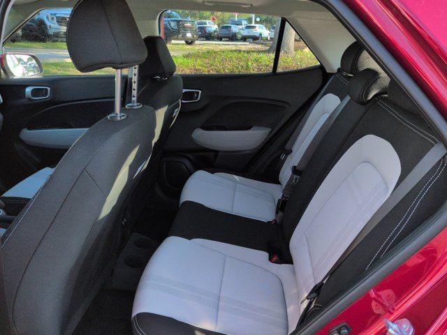Used 2025 Hyundai Venue SEL FWD image 13