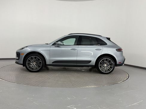Used 2026 Porsche Macan AWD/4WD image 2