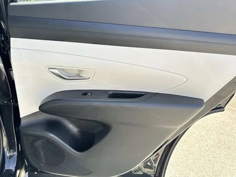 Used 2025 Hyundai Tucson SE FWD image 23