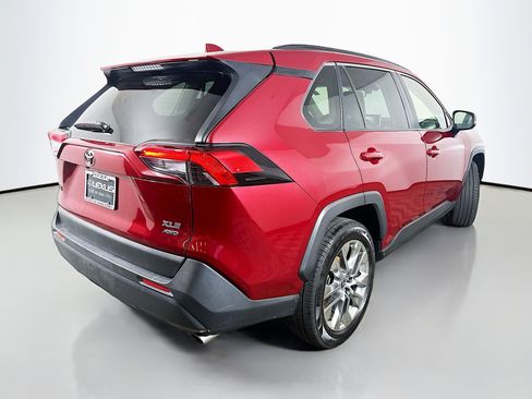 Used 2020 Toyota RAV4 XLE Premium image 7