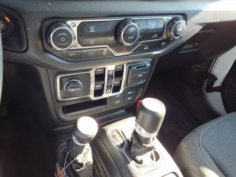 Used 2024 Jeep Wrangler Unlimited w/ Technology Group AWD/4WD image 18