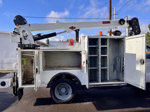 Used 2016 Ford F550 4x4 Regular Cab Super Duty image 10