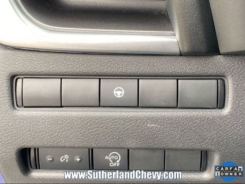 Used 2023 Nissan Rogue SV image 31