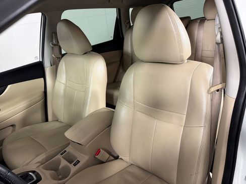 Used 2019 Nissan Rogue SV image 11