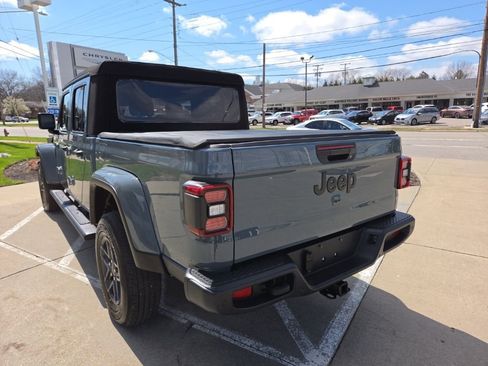 Used 2024 Jeep Gladiator Sport image 11