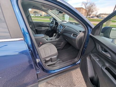 Used 2022 Chevrolet Equinox LT image 3