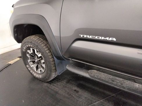 Used 2018 Toyota Tacoma TRD Off-Road image 41